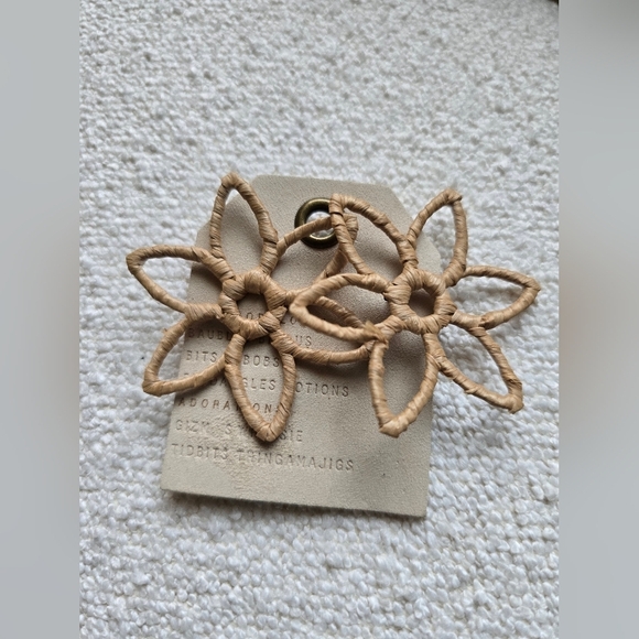 Anthropologie, Open Flower Raffia Woven Earrings,  Tan - NEW! - Picture 7 of 10